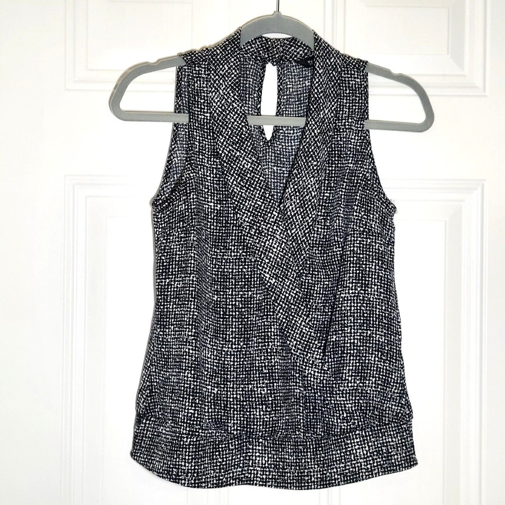 White House Black Market Shell Womens Size XS Sleeveless Black White Layering